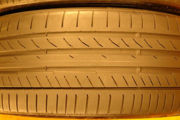 2 used tires 245/35/21 CONTINENTAL - Image 4