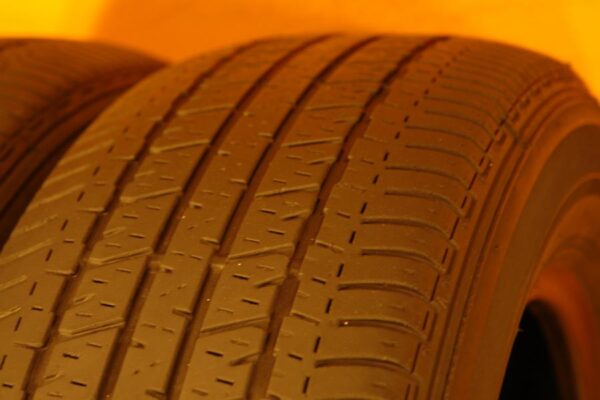 2 used tires 215/65/17 BRIDGESTONE - Image 5