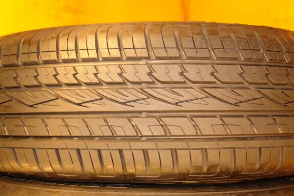 2 used tires 235/60/18 CONTINENTAL - Image 4