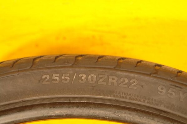 4 used tires 255/30/22 DELINTE - Image 7