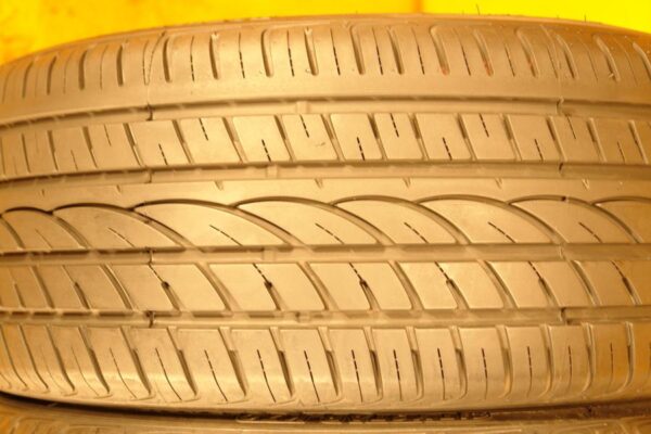 2 used tires 225/40/18 KORYOMAX - Image 4