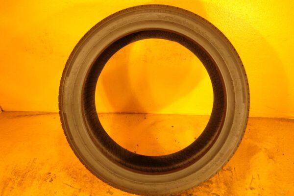 2 used tires 225/40/18 KORYOMAX - Image 6