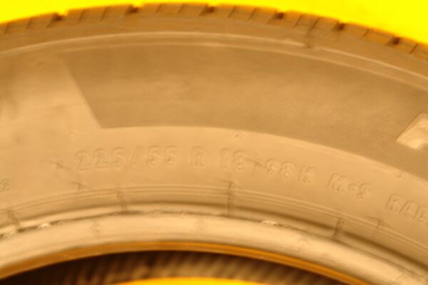 2 used tires 225/55/18 CONTINENTAL - Image 7