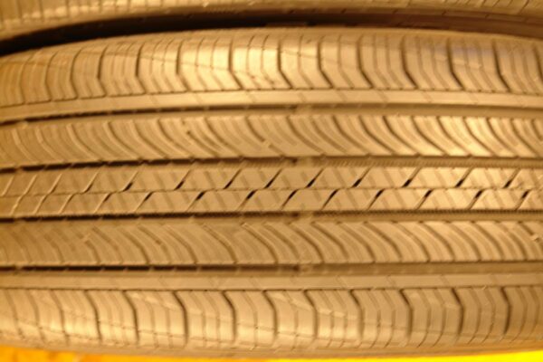 2 used tires 225/55/18 CONTINENTAL - Image 4