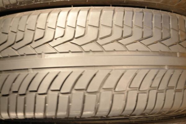 4 used tires 265/40/22 ACCELERA - Image 4