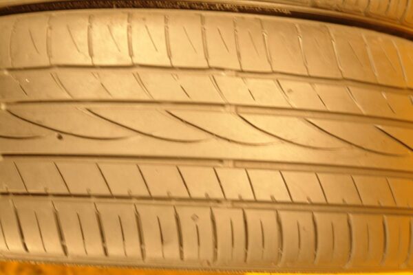 2 used tires 225/40/18 FALKEN - Image 4