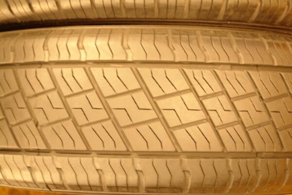 2 used tires 215/70/16 WESTLAKE - Image 4