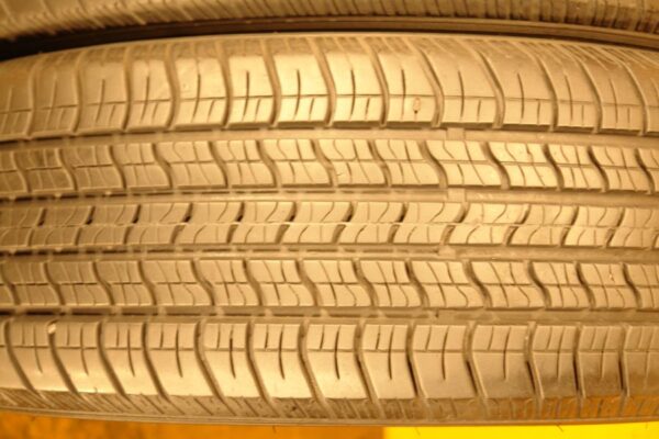 2 used tires 215/65/16 FUTURA - Image 4