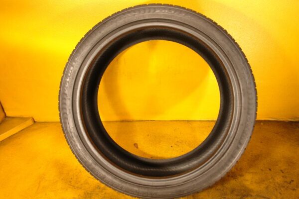 2 used tires 285/35/22 DELINTE - Image 6