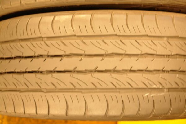 2 used tires 235/60/17 FALKEN - Image 4