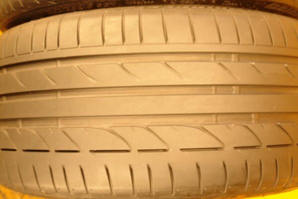 2 used tires 285/30/19 BRIDGESTONE - Image 4