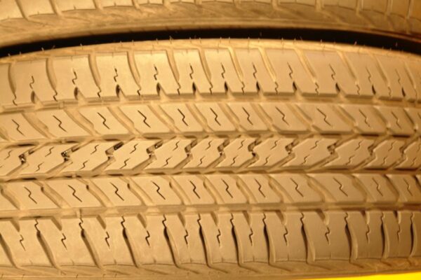 4 used tires 215/70/14 DOUGLAS - Image 4