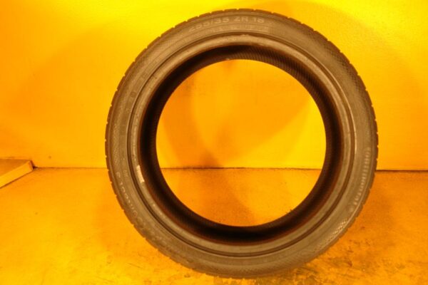 2 used tires 255/35/18 CINTINENTAL - Image 6