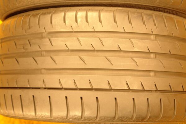 2 used tires 255/35/18 CINTINENTAL - Image 4