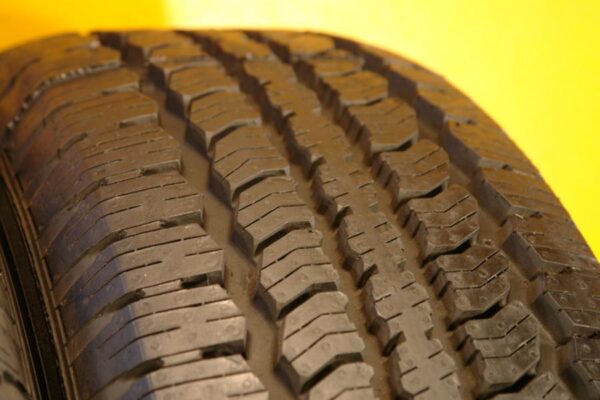 2 used tires 255/70/17 GENERAL - Image 3