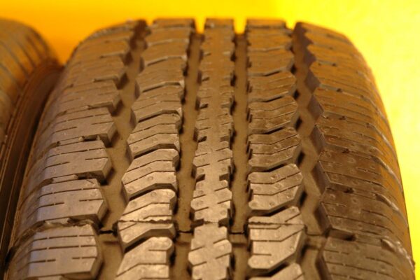 2 used tires 255/70/17 GENERAL - Image 5