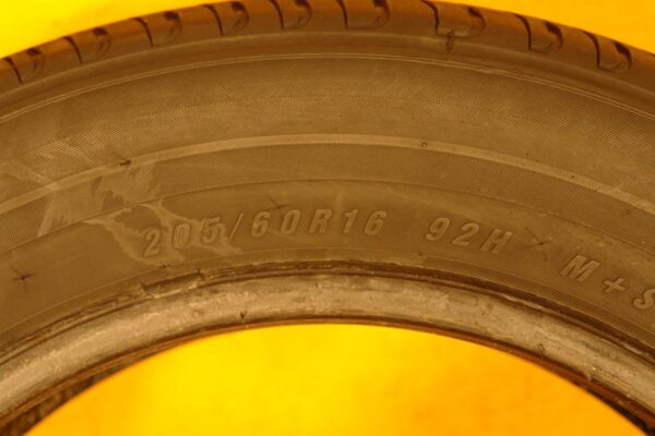 2 used tires 205/60/16 WESTLAKE - Image 7