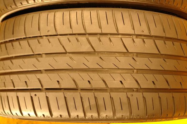 2 used tires 275/30/20 FALKEN - Image 4