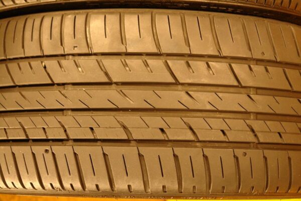 2 used tires 245/35/20 FALKEN - Image 4