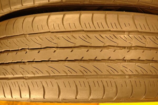 2 used tires 235/60/17 FALKEN - Image 4