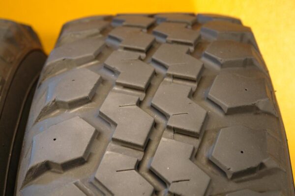 2 used tires LT 285/75/16 MUDSTAR - Image 3