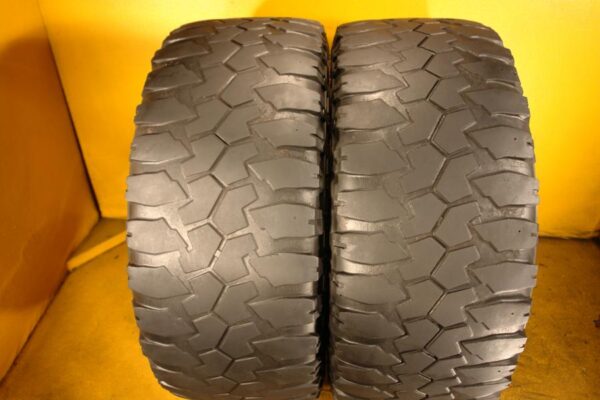 2 used tires LT 325/60/20 MAXXIS