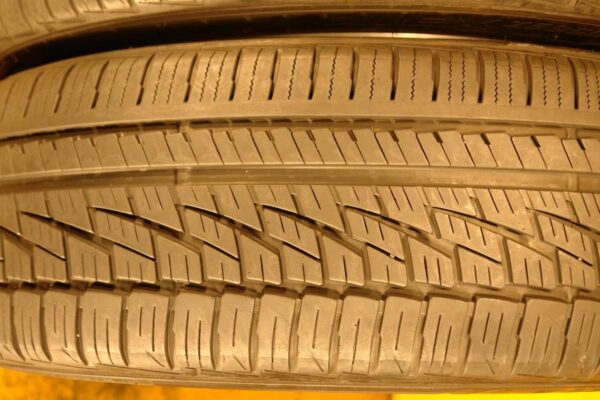 2 used tires 235/55/19 FALKEN - Image 4