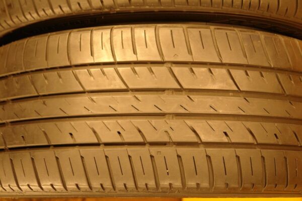 2 used tires 235/50/18 FALKEN - Image 4