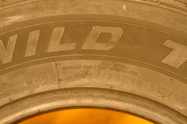 2 used tires LT 265/75/16 WILD TRAIL - Image 7