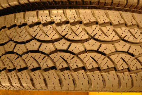 2 used tires LT 265/75/16 WILD TRAIL - Image 4