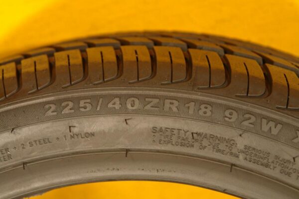 2 used tires 225/40/18 KORYOMAX - Image 7