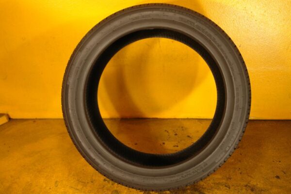 2 used tires 225/40/18 KORYOMAX - Image 6