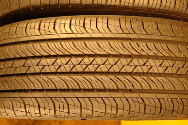 2 used tires 225/55/18 CONTINENTAL - Image 4