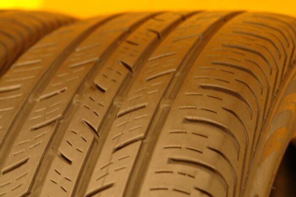 2 used tires 235/50/18 CONTINENTAL - Image 5