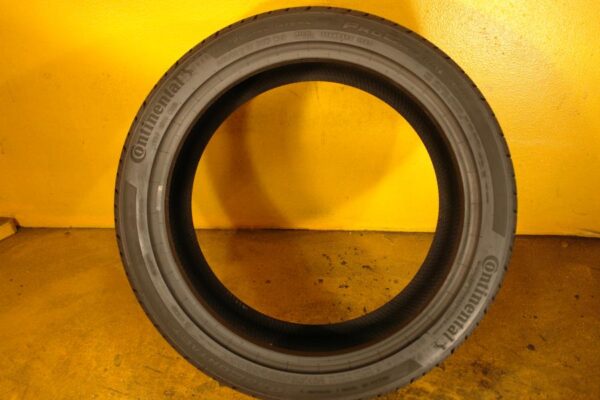 2 used tires 245/40/19 CONTINENTAL - Image 6