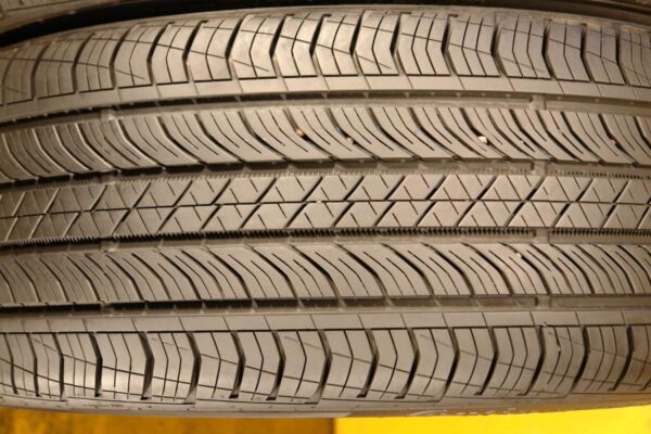 2 used tires 245/40/19 CONTINENTAL - Image 4