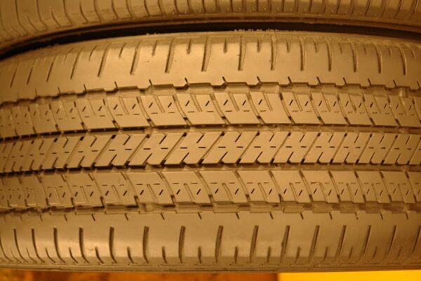 2 used tires 205/60/16 BRIDGESTONE - Image 4