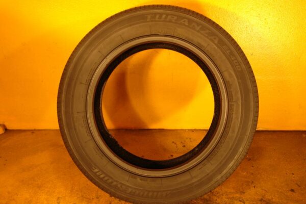 2 used tires 205/60/16 BRIDGESTONE - Image 6