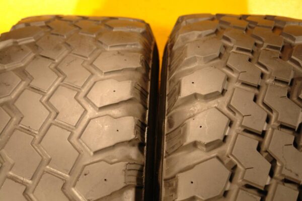 2 used tires LT 305/70/16 MUDSTAR - Image 3