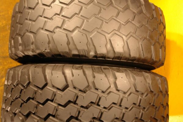 2 used tires LT 305/70/16 MUDSTAR - Image 4