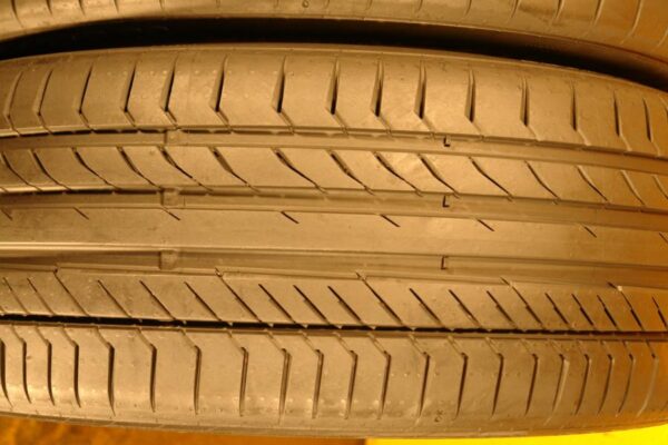 2 used tires 235/40/20 CONTINENTAL - Image 4