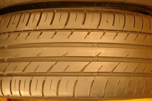 2 used tires 225/40/18 FALKEN - Image 4