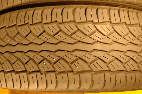 2 used tires 275/55/20 FALKEN - Image 4