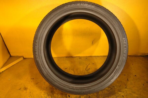 2 used tires 265/40/22 DELINTE - Image 6