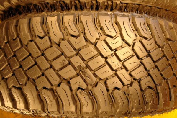 2 used tires LT 33/12.50/20 ATTURO - Image 4