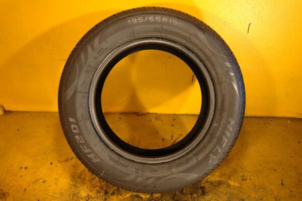 2 used tires 195/65/15 HIFLY - Image 6