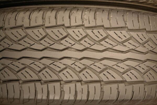 2 used tires 255/70/16 FALKEN - Image 4