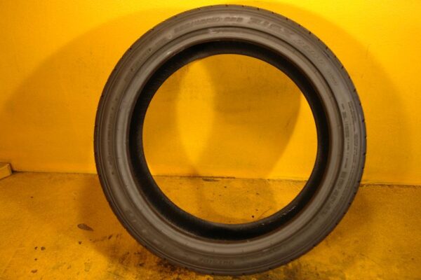 2 used tires 225/40/18 FALKEN - Image 6