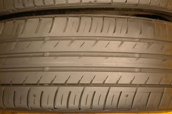 2 used tires 225/40/18 FALKEN - Image 4