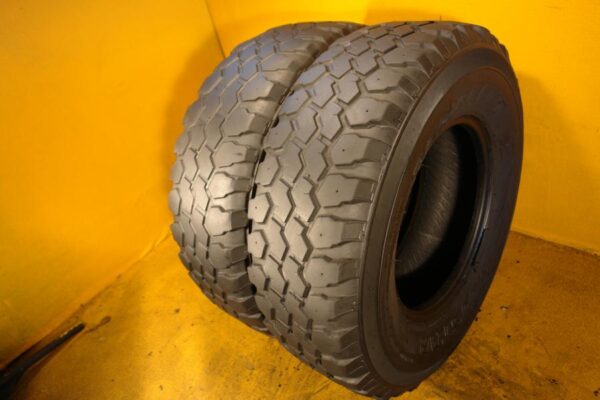 2 used tires LT 31/10.50/15 MUDSTAR - Image 2